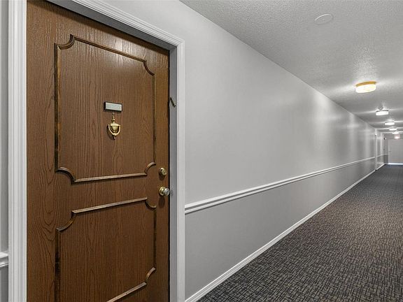 3rd image of 585 Coeur De Royale Dr APT 305