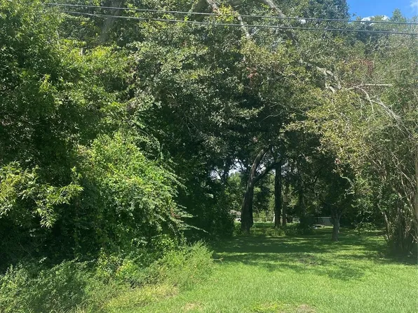 402 E Young St, Dayton, TX 77535