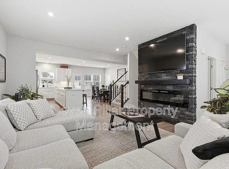 3 bed, 4.0 bath, 2339 sqft, $3,000 — Photo 3