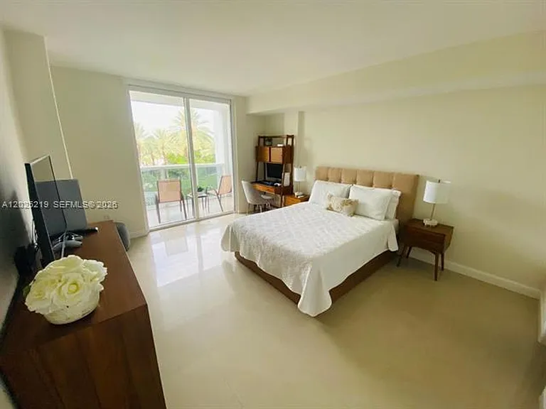 10275 Collins Ave #324 — Photo 5