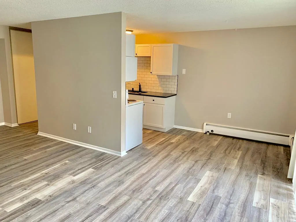 2 bed, 918 sqft, $1,600 — Photo 3