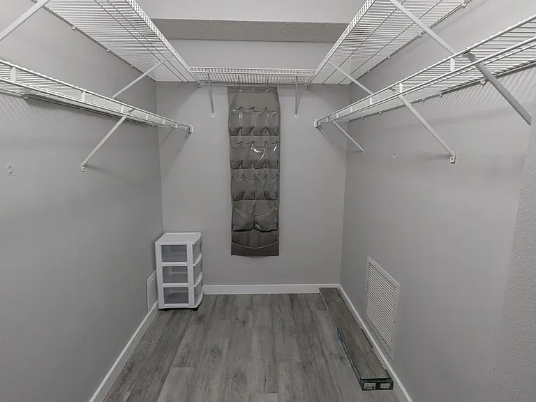 105 Half Moon Cir #F2 — Photo 11