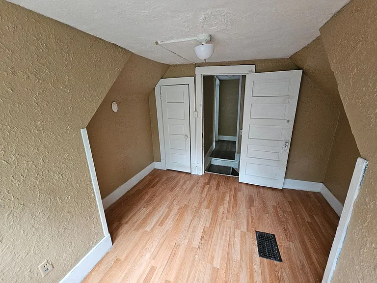 1812 NE Monroe St — Photo 13