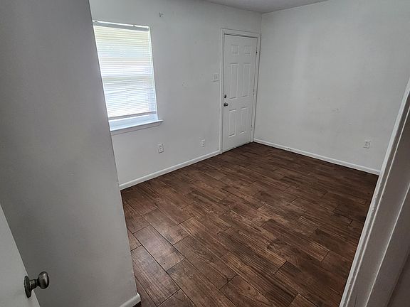 4th image of 2520 Hewes Ave #C