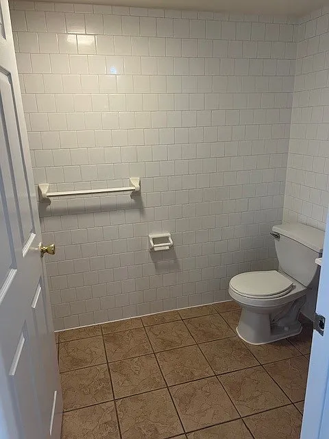 1031 Clinton Street — Photo 4