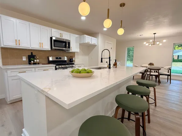 12911 Mitchwin Rd, Farmers Branch, TX 75234