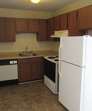 4th image of 348 Jefferson Ave APT 46