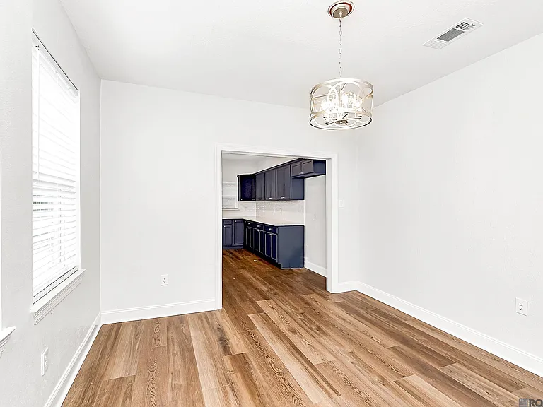 2645 Seneca St — Photo 6