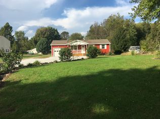 7683 Goodland St SE, Waynesburg, OH 44688