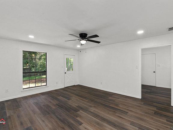 5th image of 1123 Rolling Hills Dr