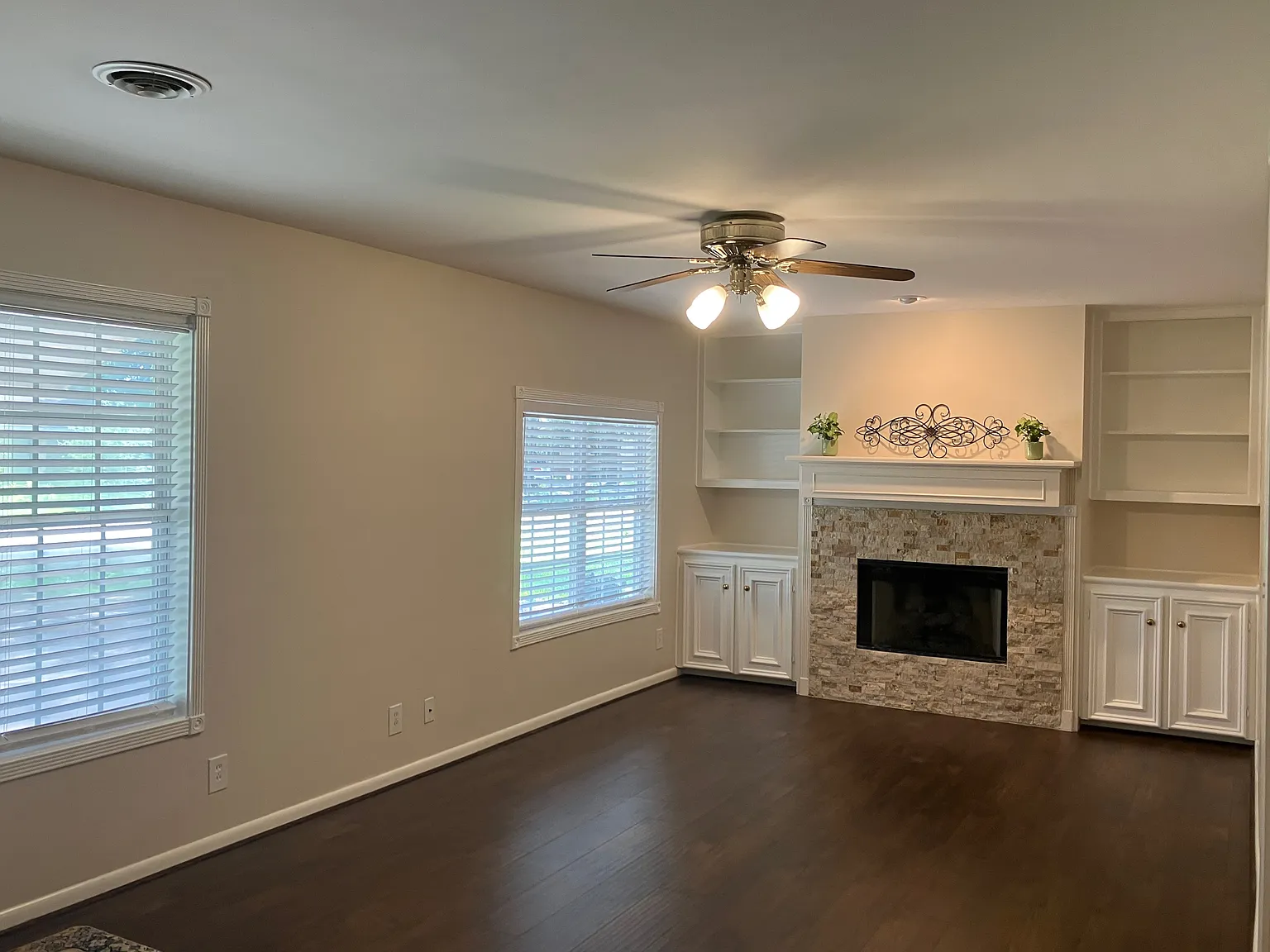 3 bed, 1.5 bath, 1325 sqft, $2,250 — Photo 2
