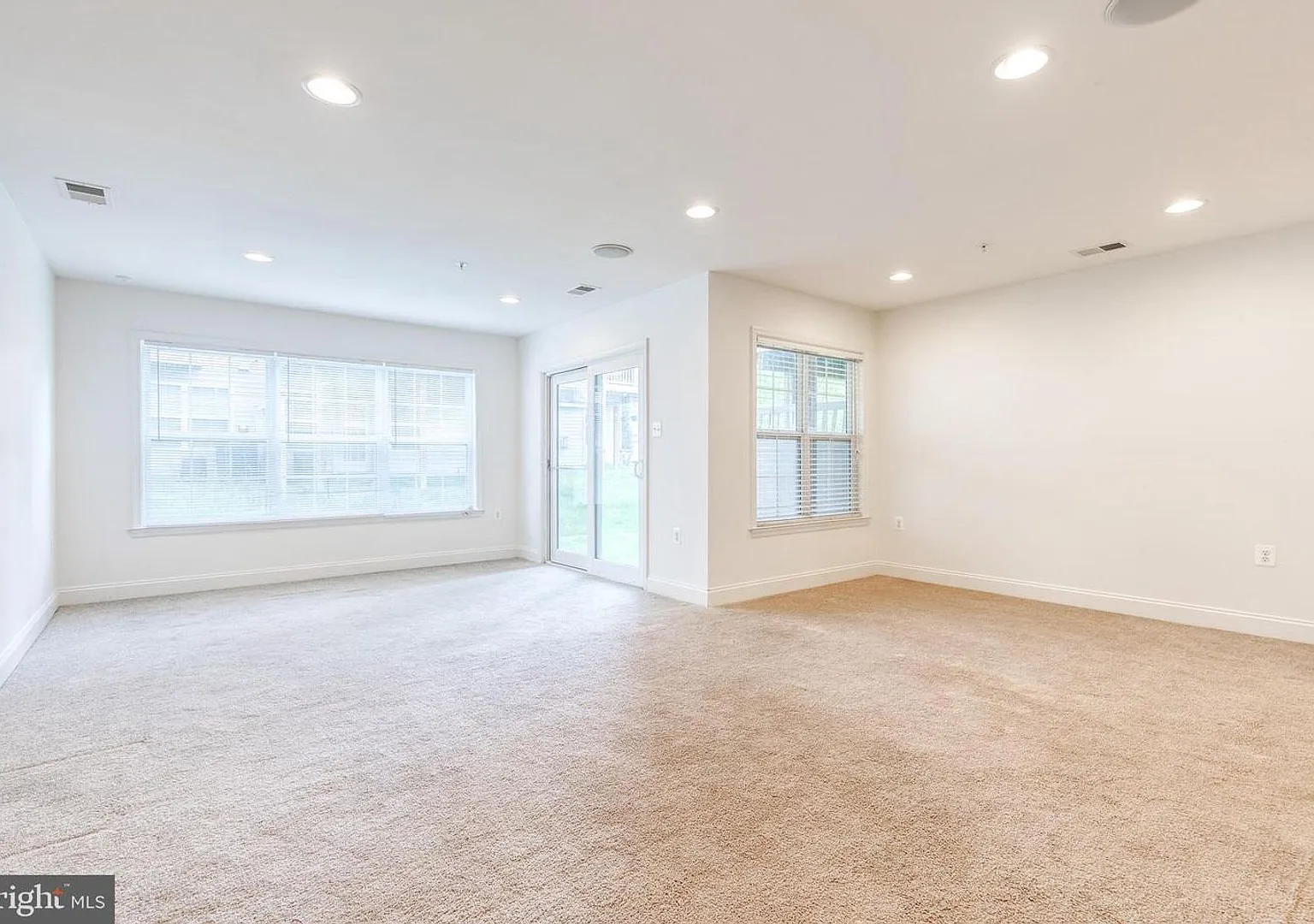 Stunning 3bd 2.5bth Garage Townhome in Owings Mills — Photo 4