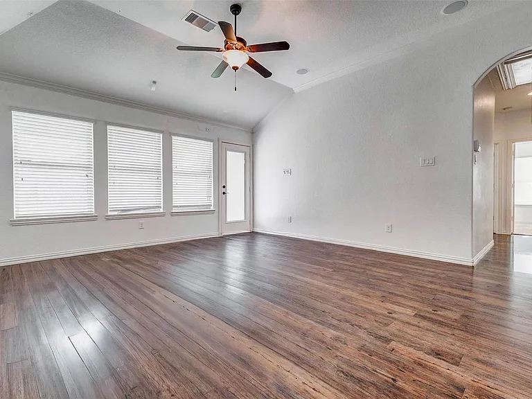 1511 Evermore Manor Ln — Photo 9