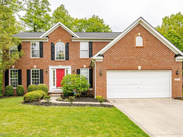 9215 Ashcroft Ln, Twinsburg, OH 44087