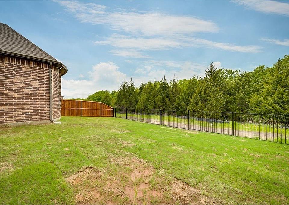 2nd image of 1609 Throwbridge Cir