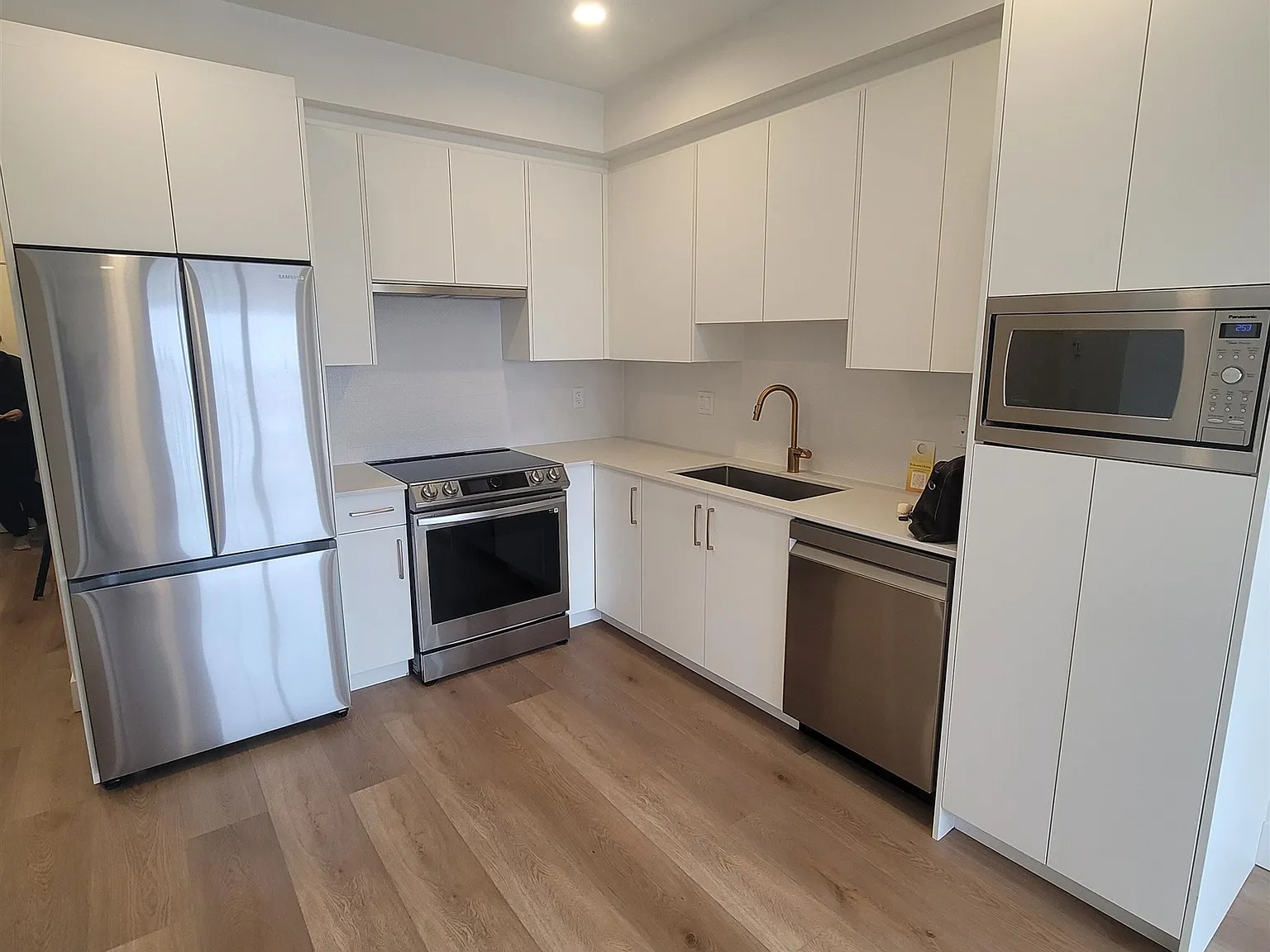 20282 72b Ave — Photo 2