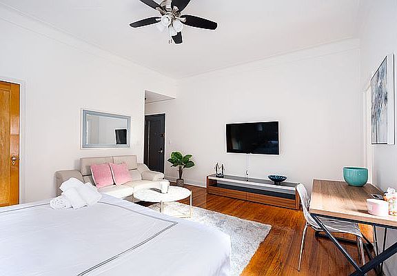 4th image of 210 W 17th St APT 2D