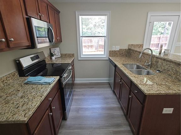 4th image of 539 Edgewood Drive