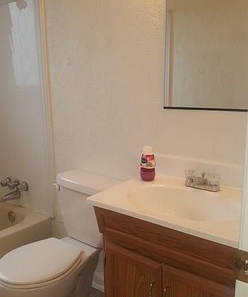 4th image of 18 Meadowbrook Dr