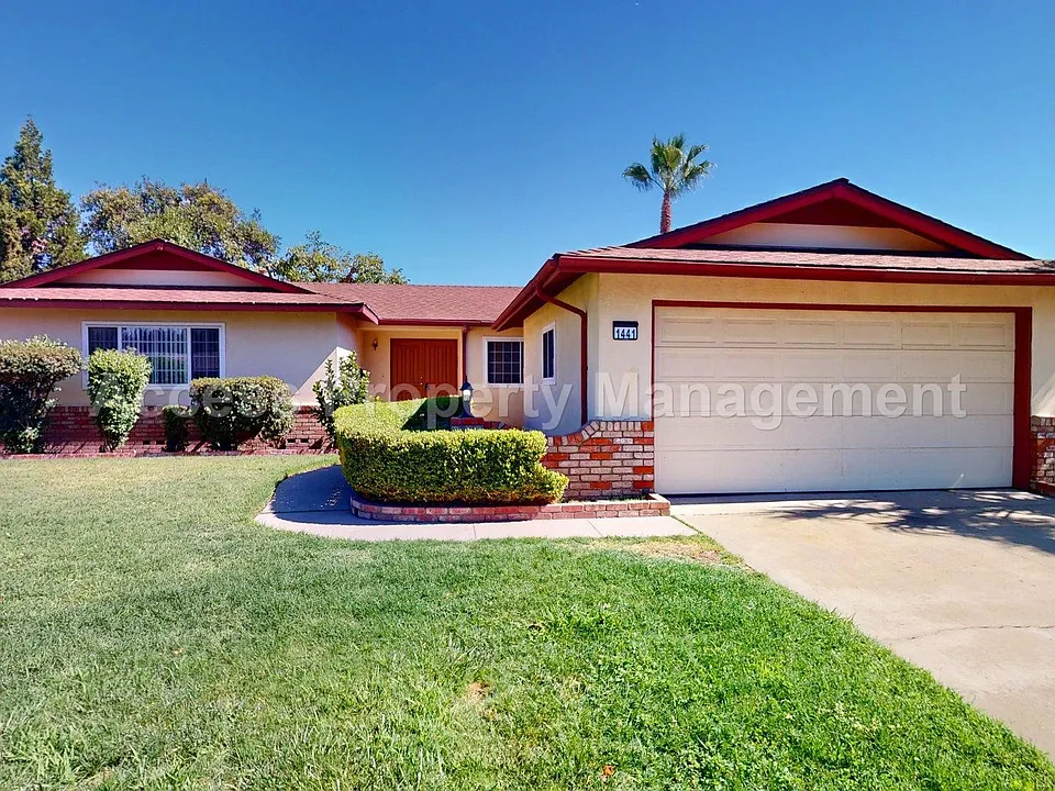 1441 Montclair Dr