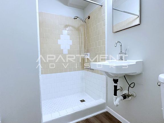 5th image of 2717 S King St #204