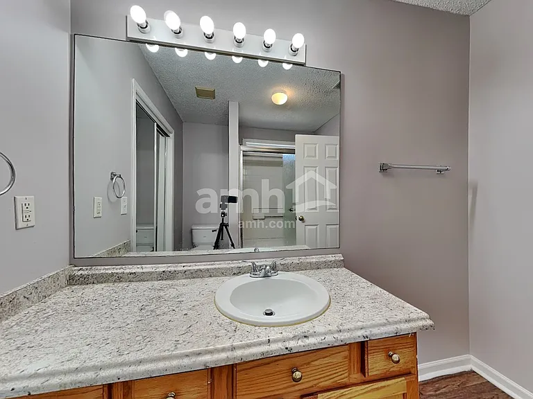 38 Sandy Pointe Dr — Photo 9