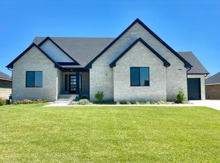 14104 E Willowgreen Cir, Wichita, KS 67230