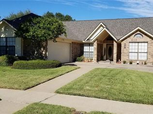 206 Charleston Dr, Victoria, TX 77904