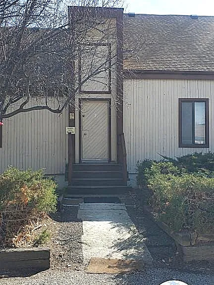 3 bed, 1.0 bath, $1,195 — Photo 4