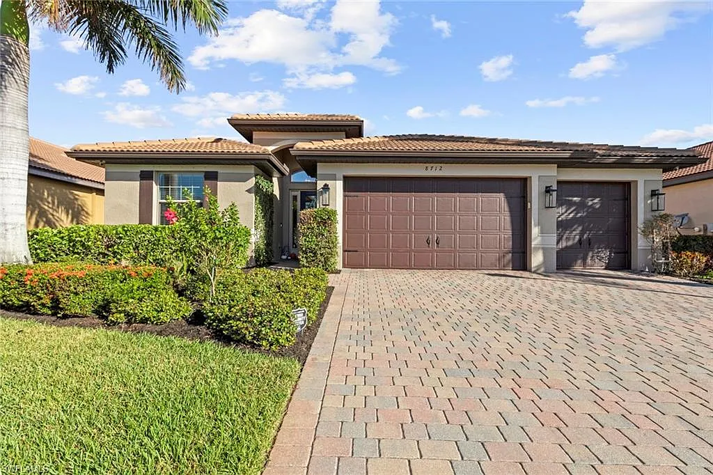 3 bed, 2.0 bath, 1998 sqft, $7,900 — Photo 1