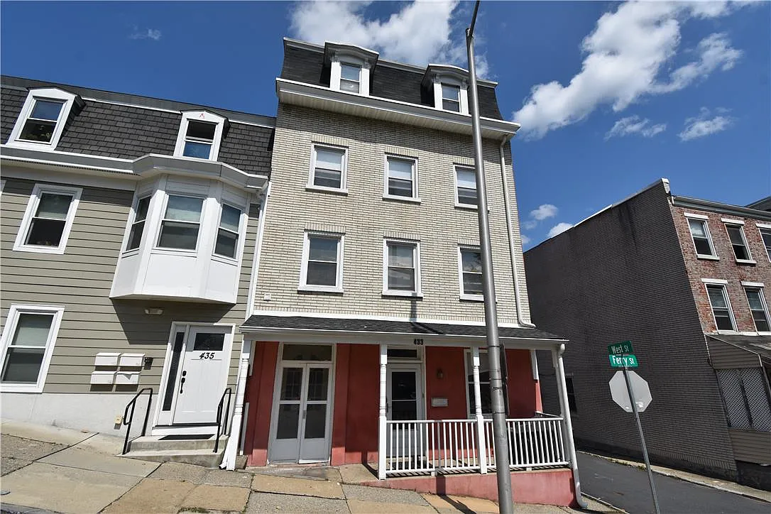 1 bed, 1.0 bath, 650 sqft, $1,200 — Photo 1