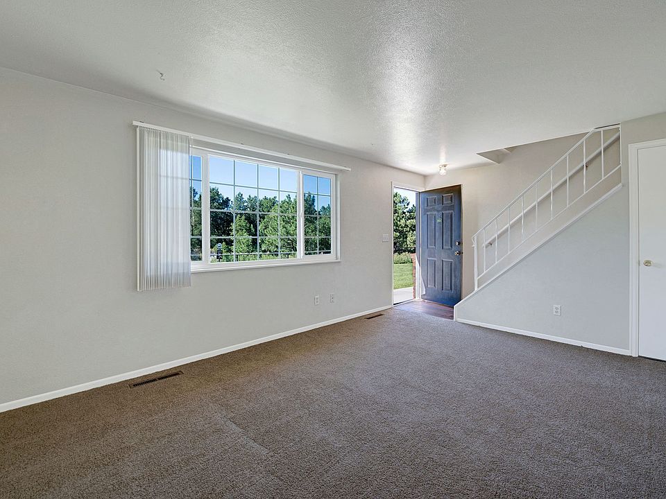 Yorkshire Square Entryway & Stairway