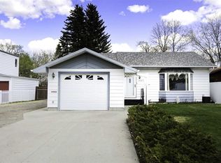 1523 4th St SW, Minot, ND 58701