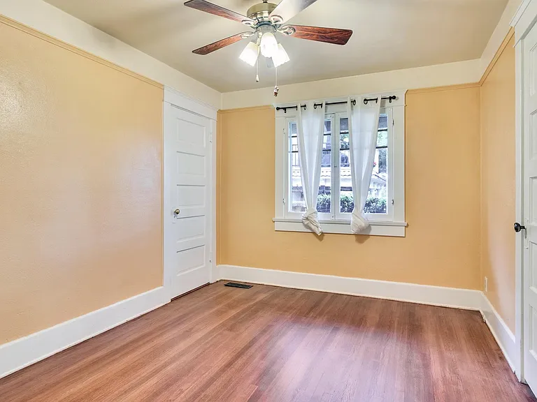 606 Cypress Cir — Photo 14