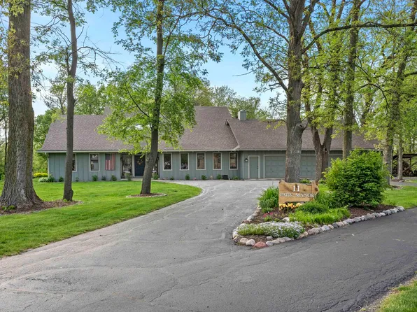 11 Park Manor Dr, Dyer, IN 46311