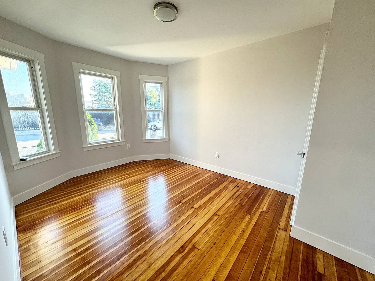 Building Photo - 147 E Cottage St #1L
