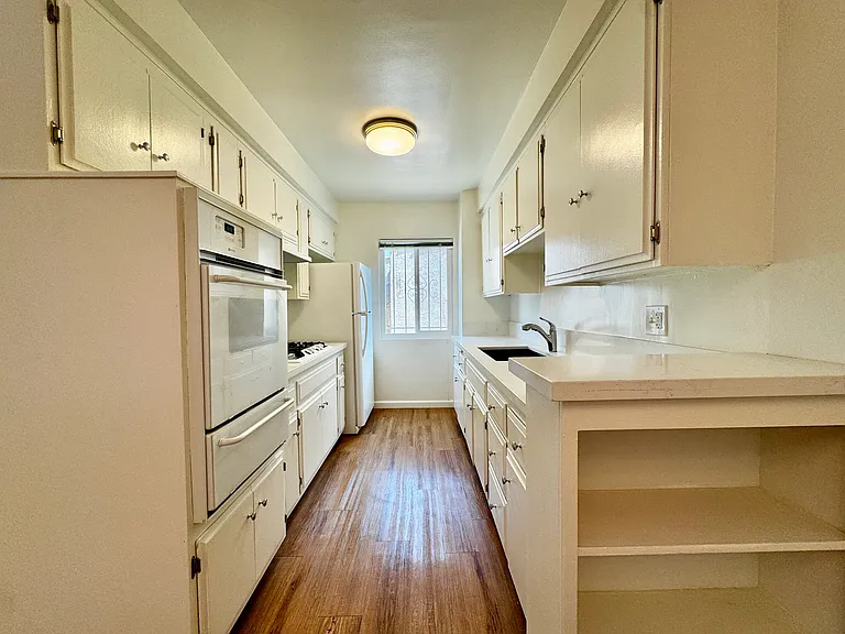 611 N Kings Rd #3 — Photo 8