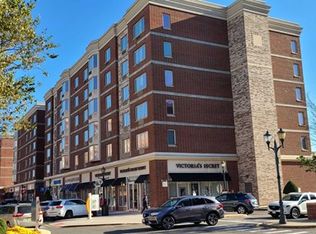 5202 City Pl, Edgewater, NJ 07020