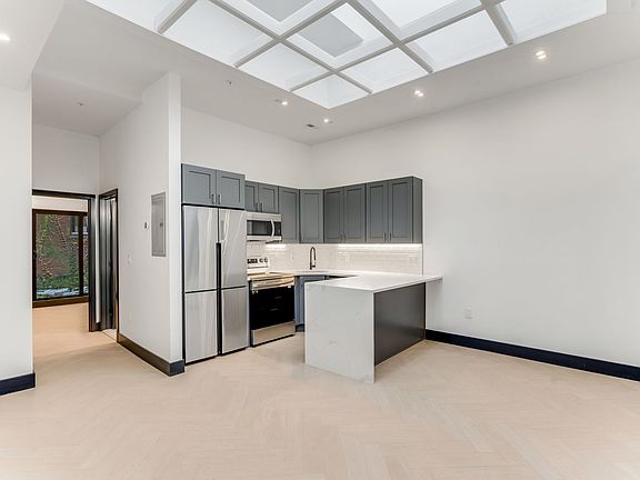 2nd image of 643-645 N 15th St #643-645-2R