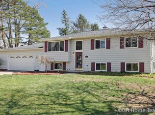 805 E Brierwood St, Greenville, MI 48838