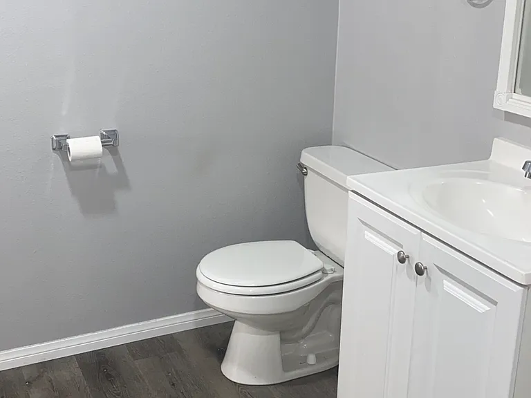 338 W 15th St #342-1/2 — Photo 5