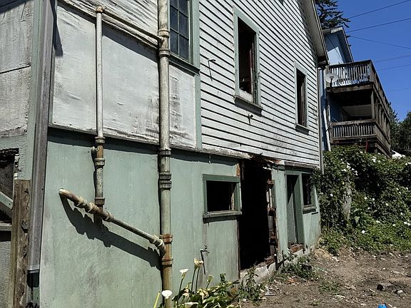 2nd image of 63776 Ellen St