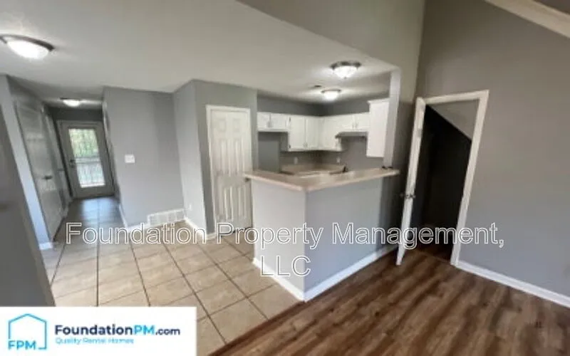 3 bed, 2.5 bath, 1496 sqft, $1,800 — Photo 4