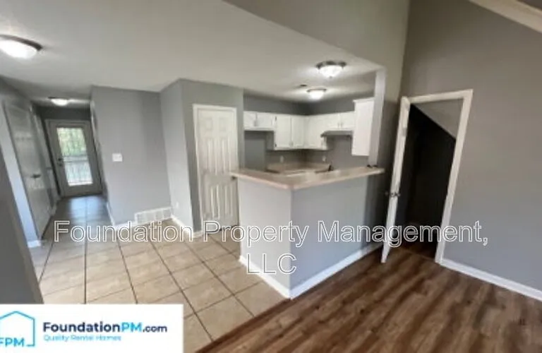 1530 Estacada Way — Photo 4