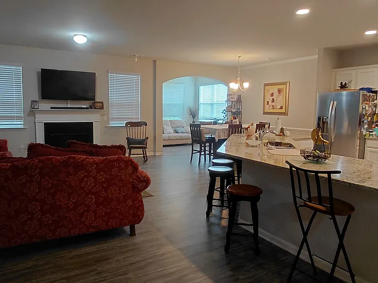 Laurelcrest Ln — Photo 5