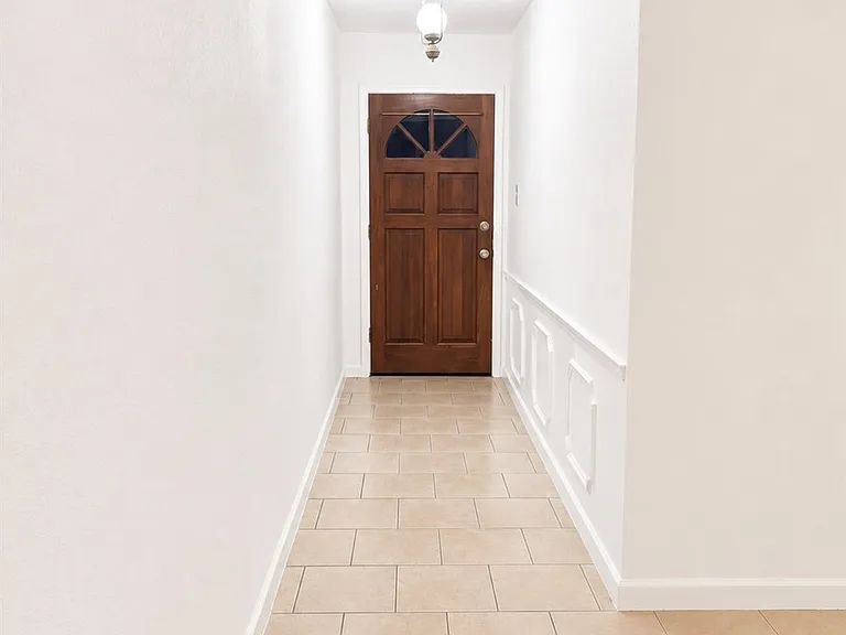 14526 Roundstone Ln — Photo 2