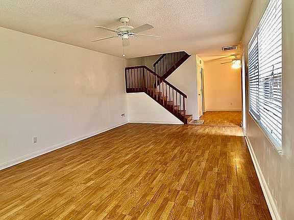 5th image of 2404 SW Danbury Ln