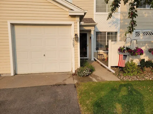 1833 Southcross Dr #2202, Burnsville, MN 55306