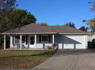 1611 Wedgewood Dr, Lawrence, KS 66044