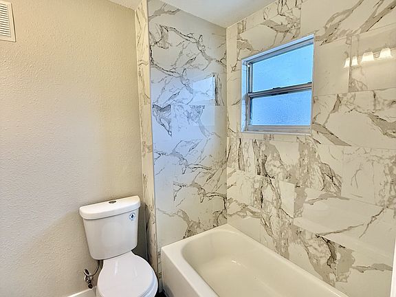 4th image of 3148 W Cordelia St Unit A